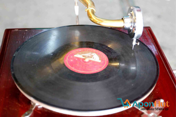 Old is Gold! / record player