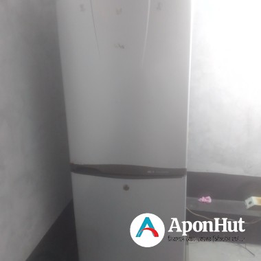 একটি ভালো মানের ফ্রিজ বিক্রী হবে