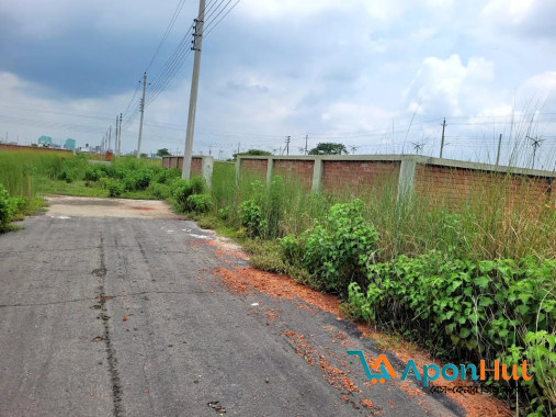 ৪ কাঠা প্লট-জমি কিনুন দক্ষিণমুখী বসুন্ধরা আবাসিক এলাকা।