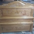 এটা মেহেগুনি কাঠের খাট
